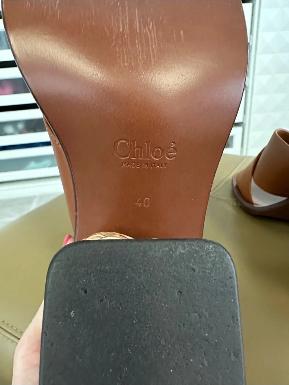 Stunning Chloe Laia leather sandal in “Ochre Delight.” Size 40. - Picture 6 of 6